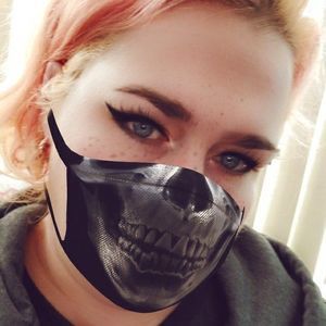 Meet your Posher, Mona